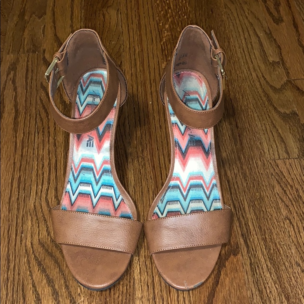 American Eagle Wedges